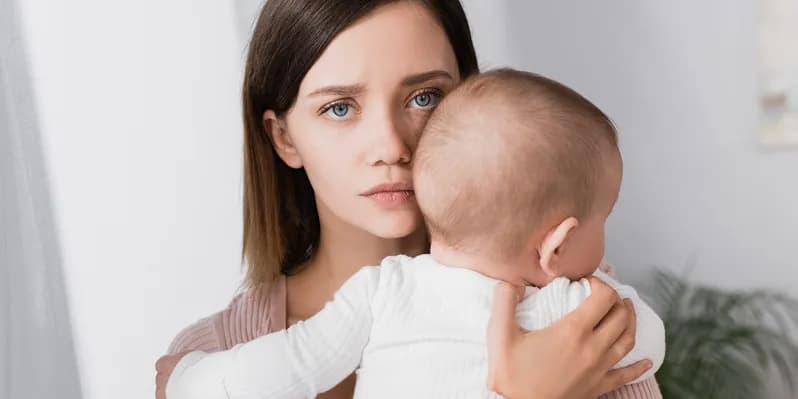 Biegunka u niemowlaka objawy: jak rozpoznać poważne sygnały