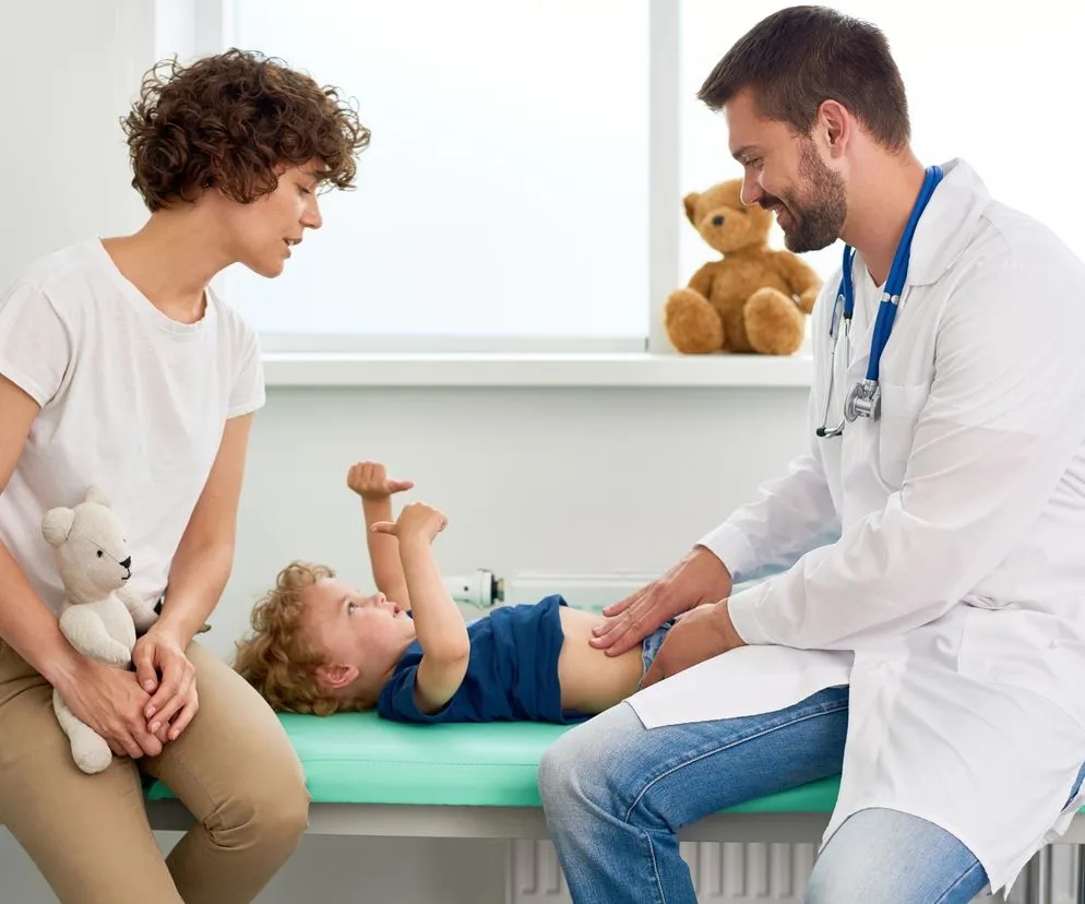 Jak rozpoznać zapalenie jelit u dziecka? Objawy, które nie mogą umknąć