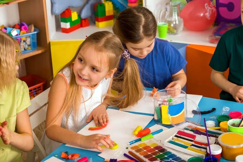 Ile kosztuje przedszkole publiczne? Sprawdź ukryte wydatki i opłaty