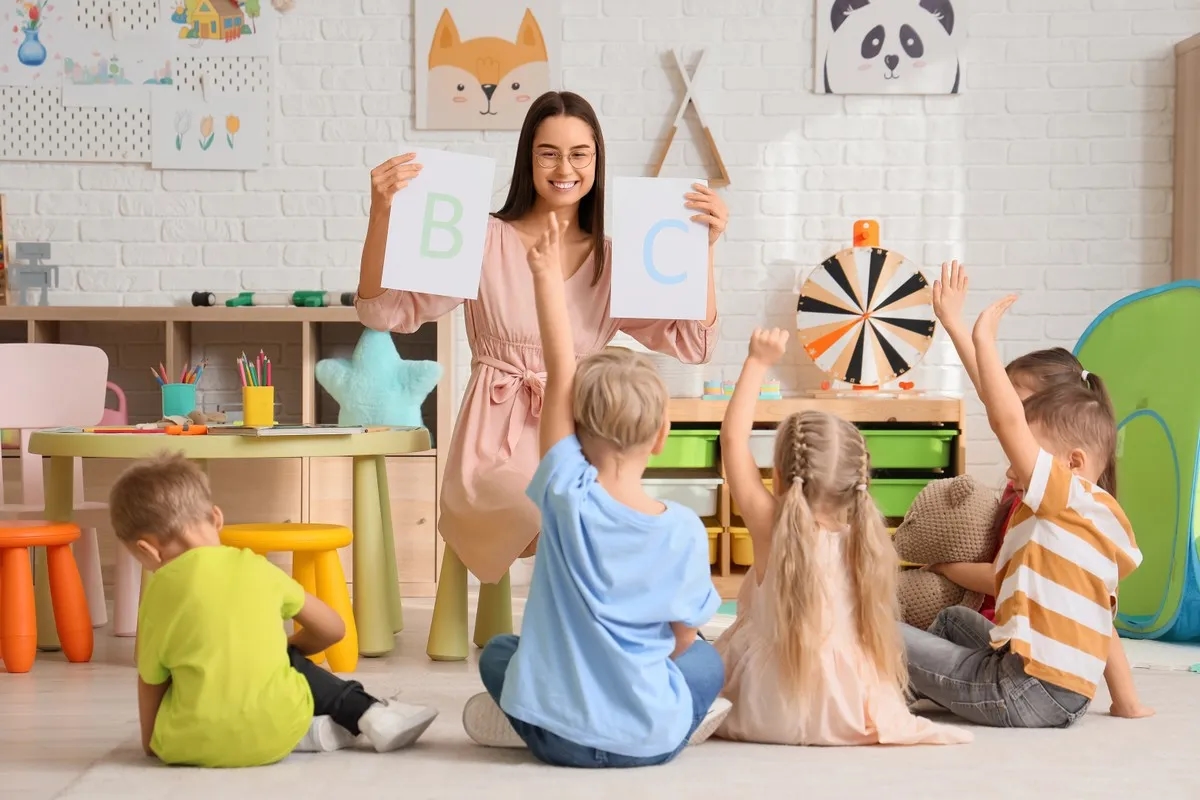 Kiedy do przedszkola po antybiotyku? Ważne zasady powrotu zdrowia