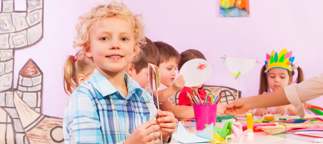 Ile opiekunek na dziecko w żłobku? Oto kluczowe przepisy i normy